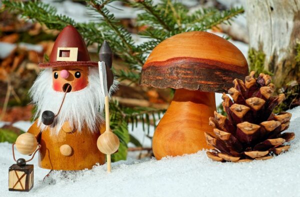 Räuchermännchen mit Räucherkegel zu Weihnachten