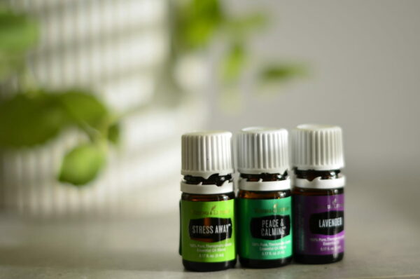Die besten ätherischen Öle für stressige Zeiten - Lavendel, Kamille, Bergamotte, Weihrauch, Ylang-Ylang ätherische Öle mit Lavendel, Kamille, Bergamotte, Weihrauch und Ylang-Ylang zur Stressreduktion
