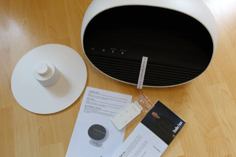 Stadler Form Erik 3-in-1 im Lieferumfang mit Zubehör und Bedienungsanleitung auf Holzboden